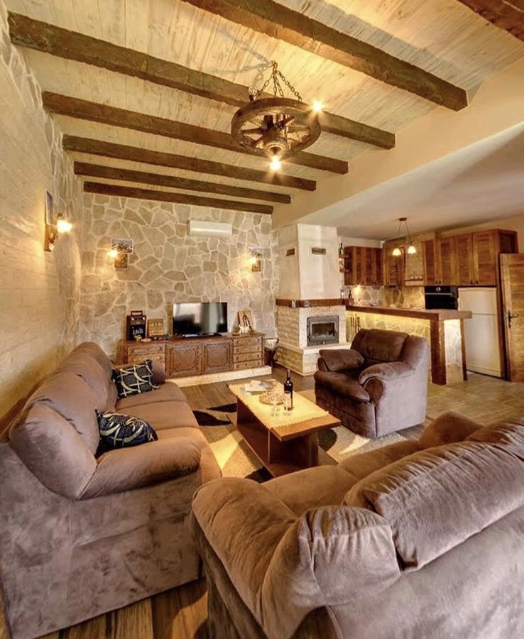 Holiday Home Ivana Virpazar Luaran gambar