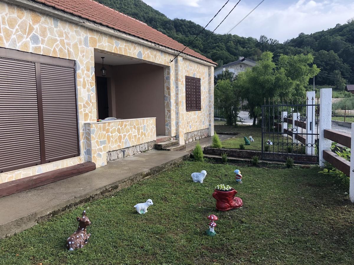 Holiday Home Ivana Virpazar Luaran gambar