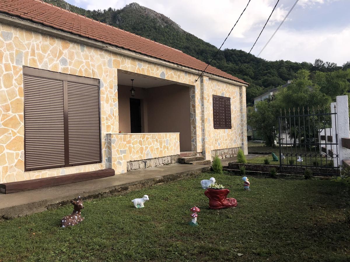 Holiday Home Ivana Virpazar Luaran gambar