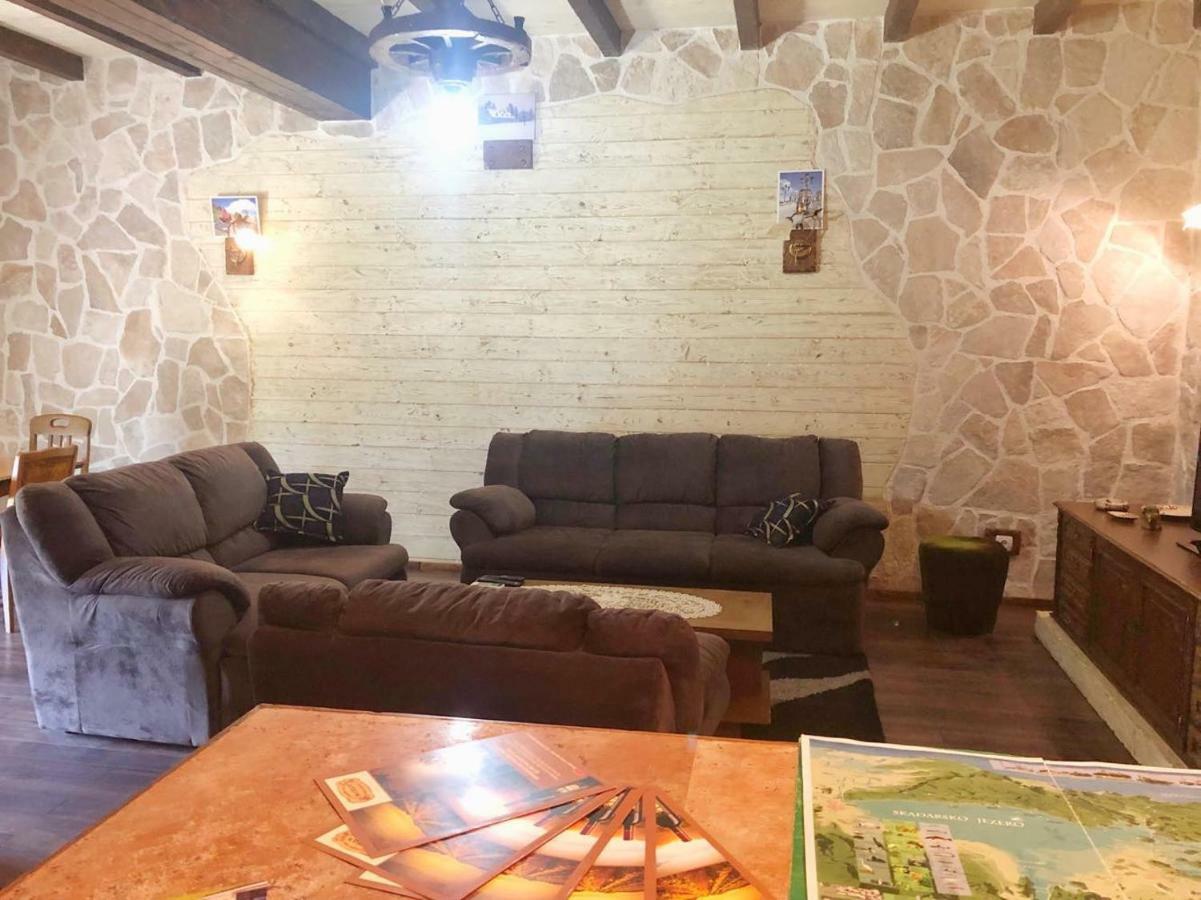 Holiday Home Ivana Virpazar Luaran gambar